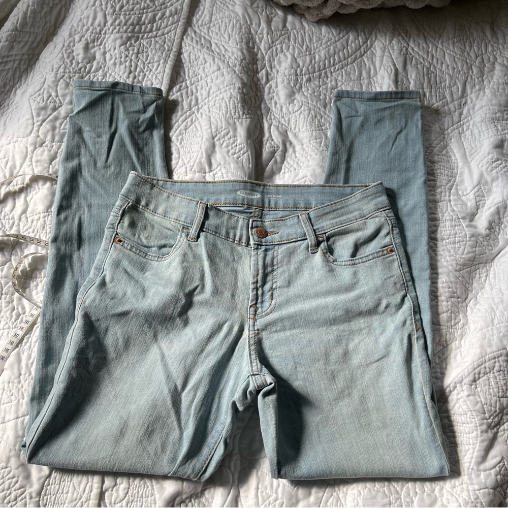 GUC midrise light wash skinny jeans, no distressing. Size 6P